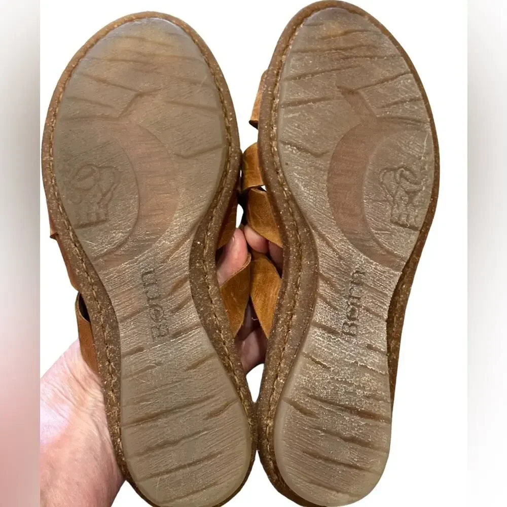 Born Natural Leather Sandals in a Womens Size 6
